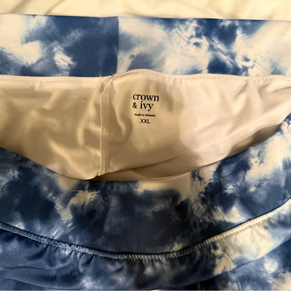 crown & ivy Blue and White Tie-Dye Mini Skirt - Picture 2 of 3